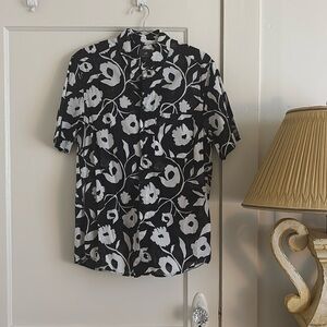 H&M men’s SS buttons down Medium